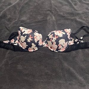 Victoria’s Secret Pink bra size 34DDD